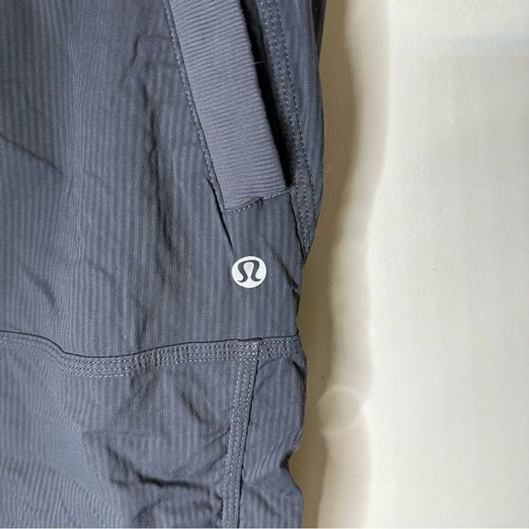 Lululemon Studio Crop Size 8 gray Drawcord At Hem - Picture 7 of 8